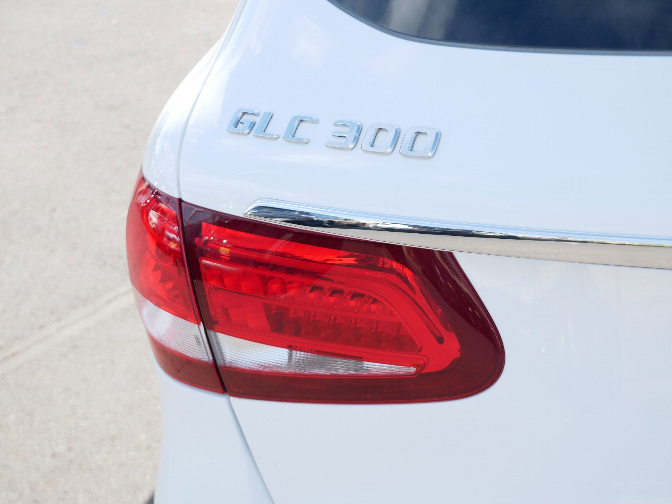 Used 2019 Mercedes-Benz GLC 300 4MATIC image 17