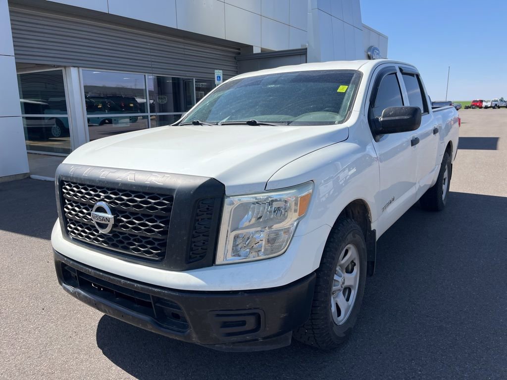 Used 2017 Nissan Titan S image 2
