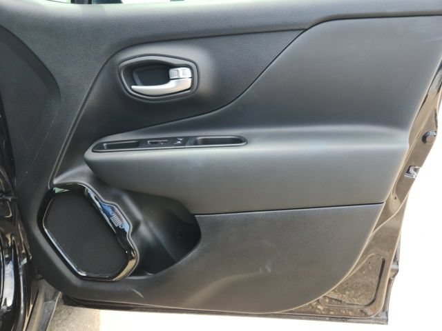Used 2023 Jeep Renegade Altitude w/ Sun/Sound Group AWD/4WD image 18