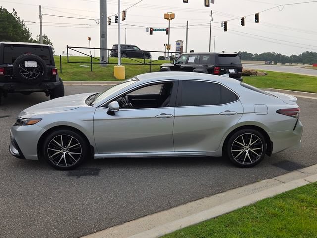 Used 2024 Toyota Camry SE FWD image 4