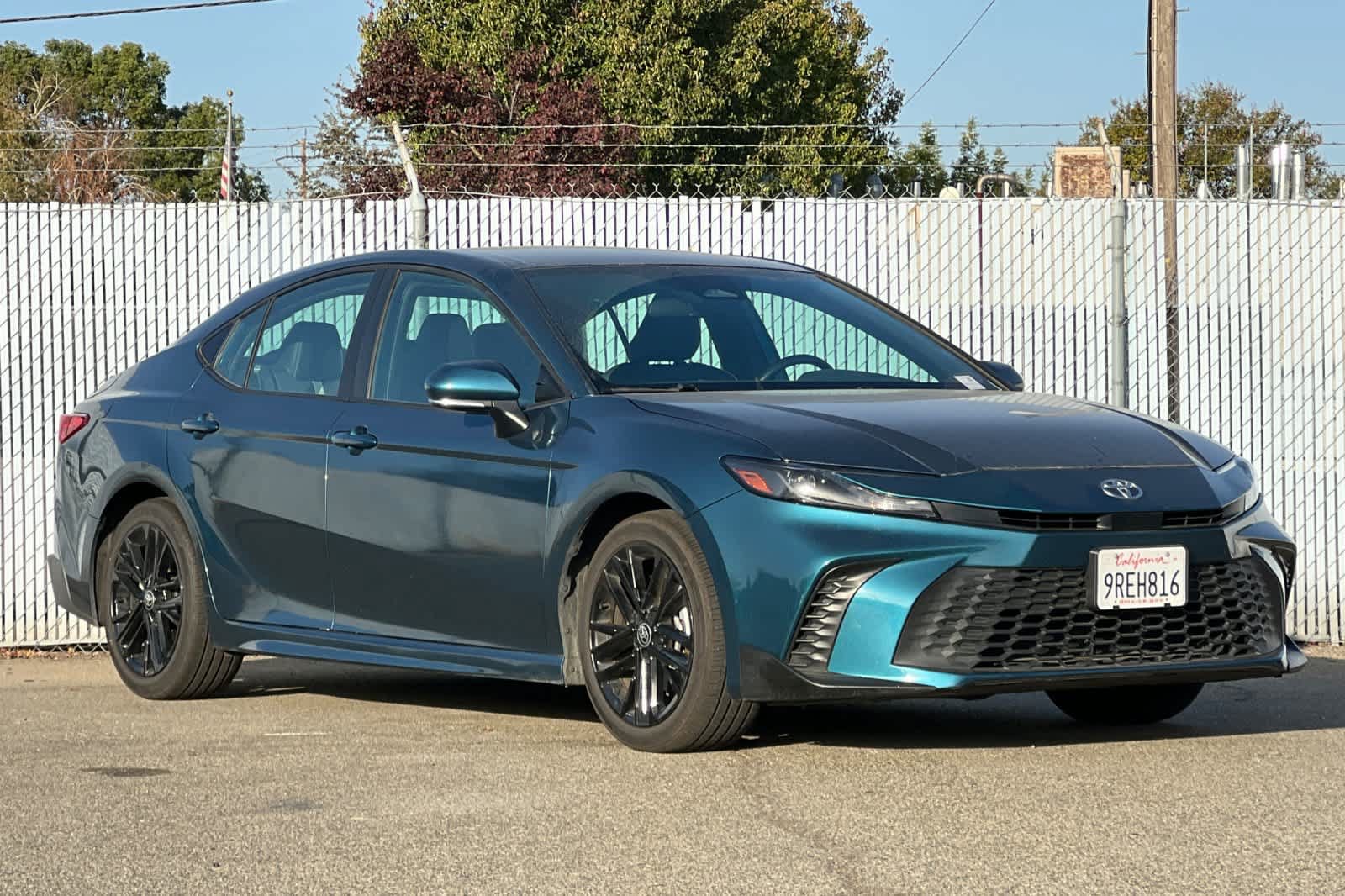 Used 2025 Toyota Camry SE FWD image 7