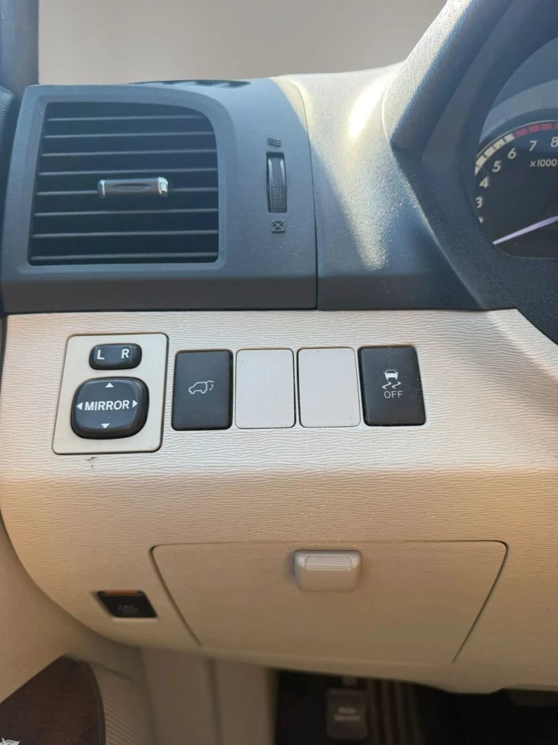 Used 2012 Toyota Venza XLE FWD image 30