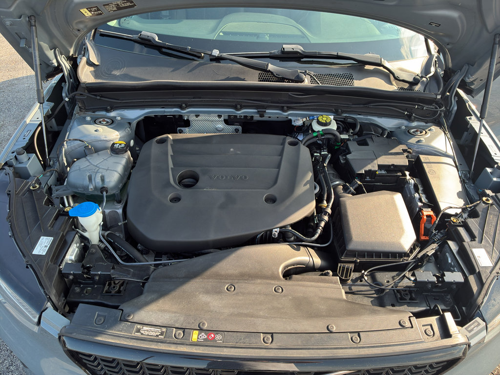 Used 2023 Volvo XC40 B4 Ultimate FWD image 32