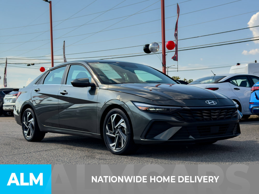 Used 2025 Hyundai Elantra SEL FWD image 4