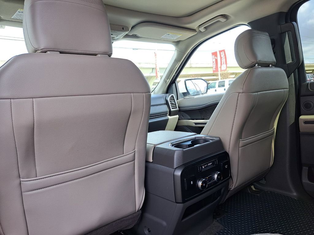 Used 2018 Ford Expedition Limited w/ Equipment Group 301A image 25