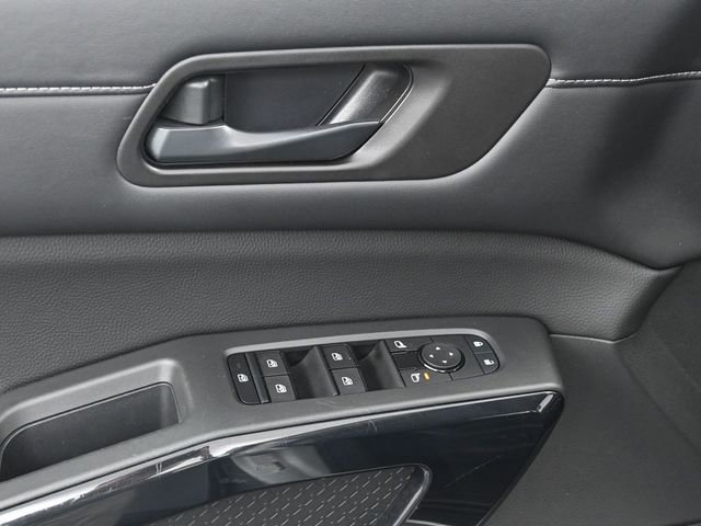 Used 2024 Nissan Pathfinder SV image 10