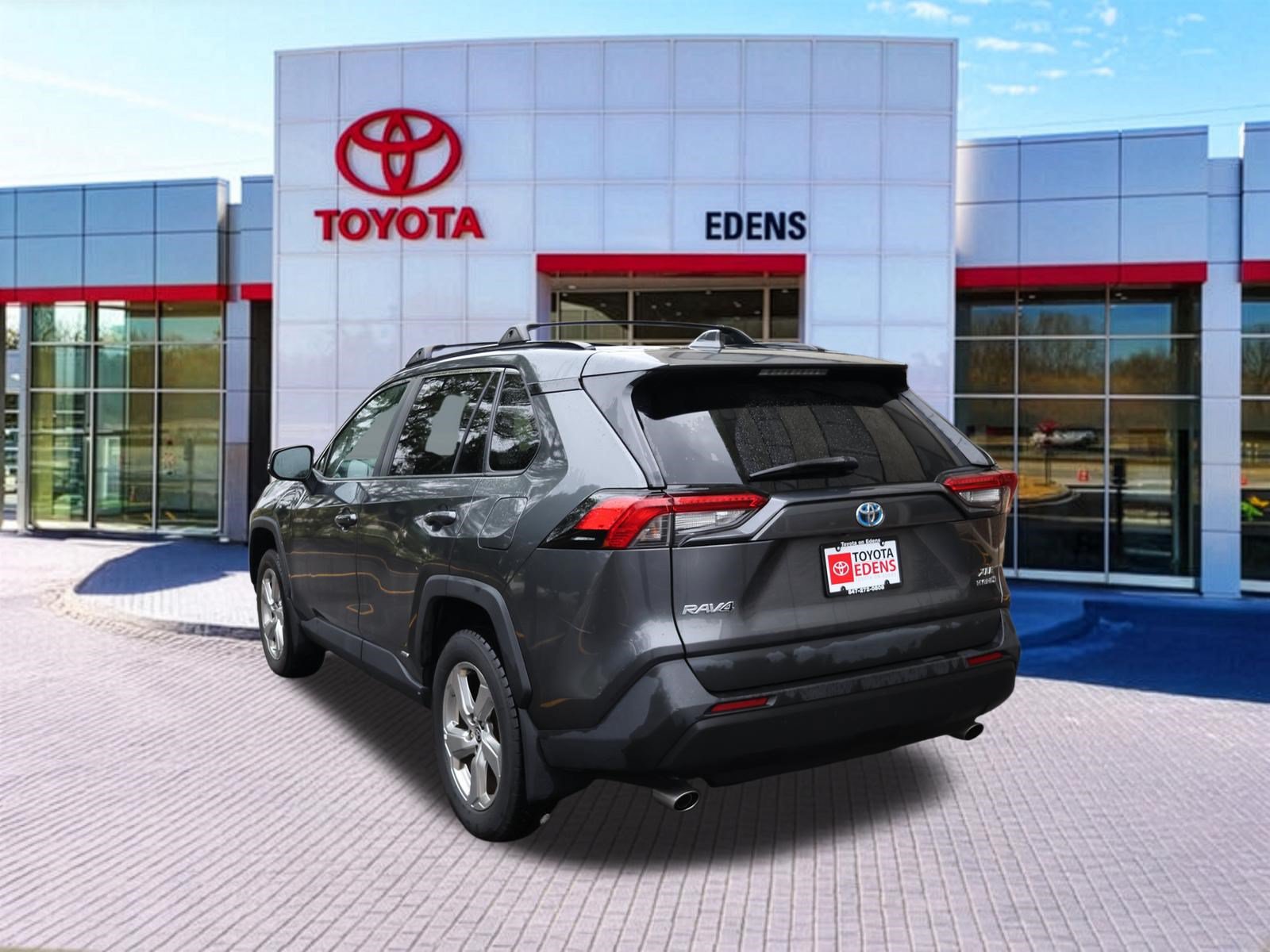 Used 2021 Toyota RAV4 XLE Premium AWD/4WD image 9