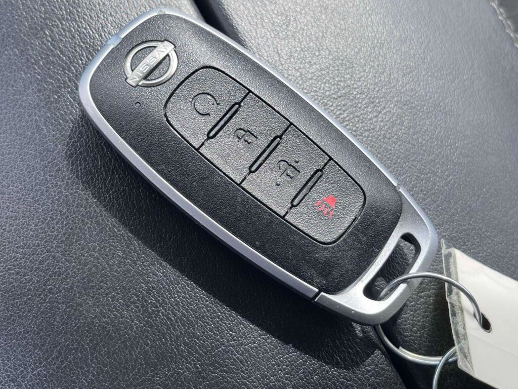 Used 2023 Nissan Rogue SV AWD/4WD image 4