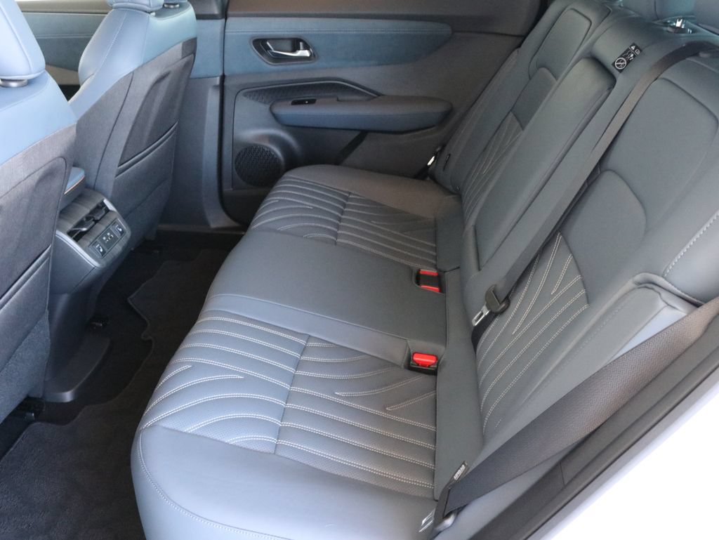 Used 2024 Nissan Ariya AWD image 33