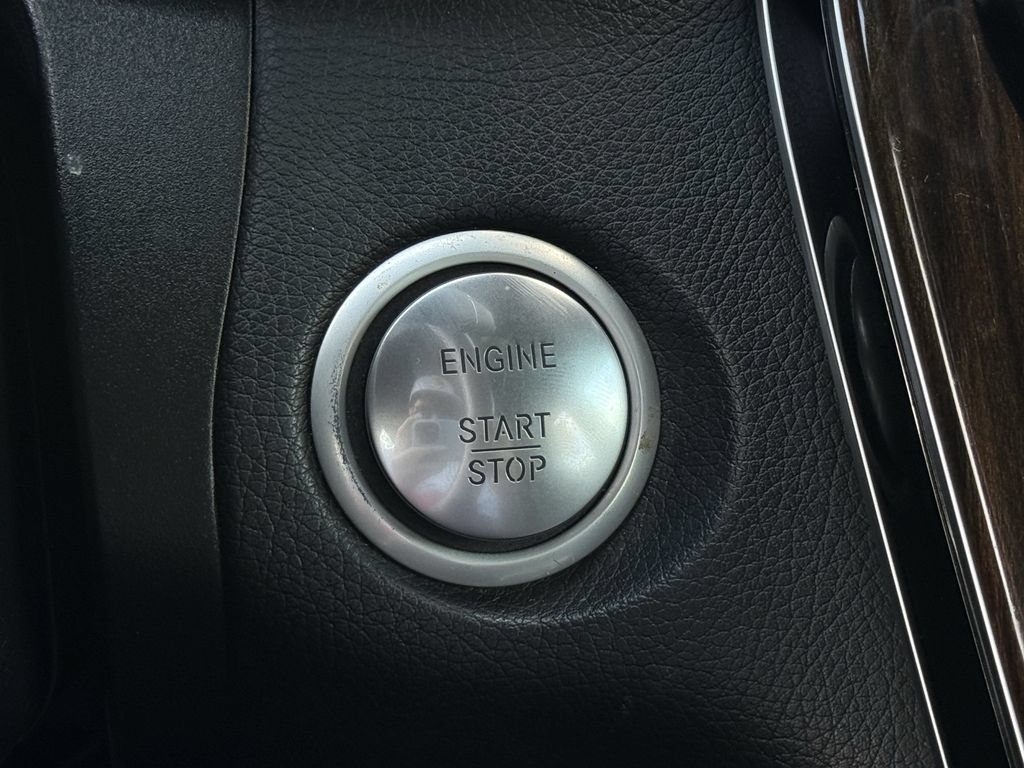 Used 2018 Mercedes-Benz GLC 300 4MATIC image 32