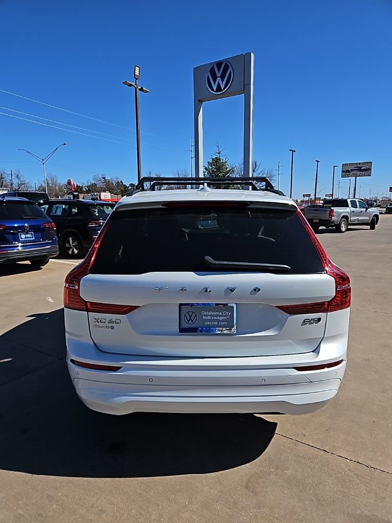 Used 2022 Volvo XC60 B5 Momentum image 6