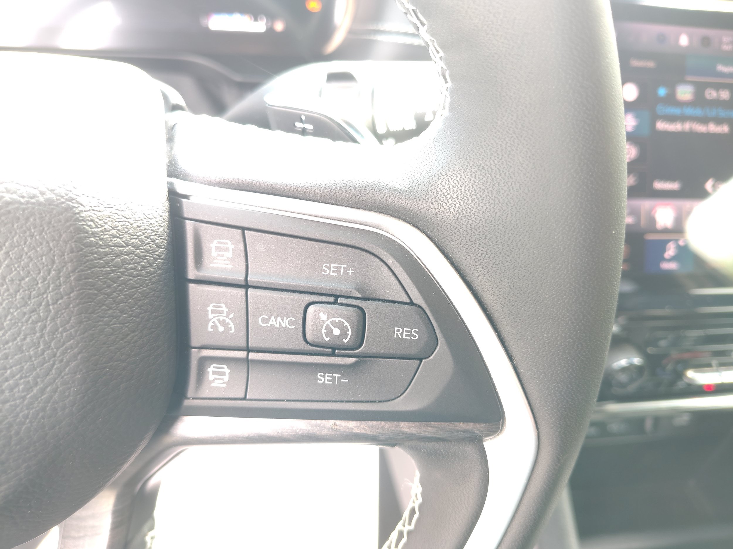 Certified 2024 Jeep Grand Cherokee Limited AWD/4WD image 31