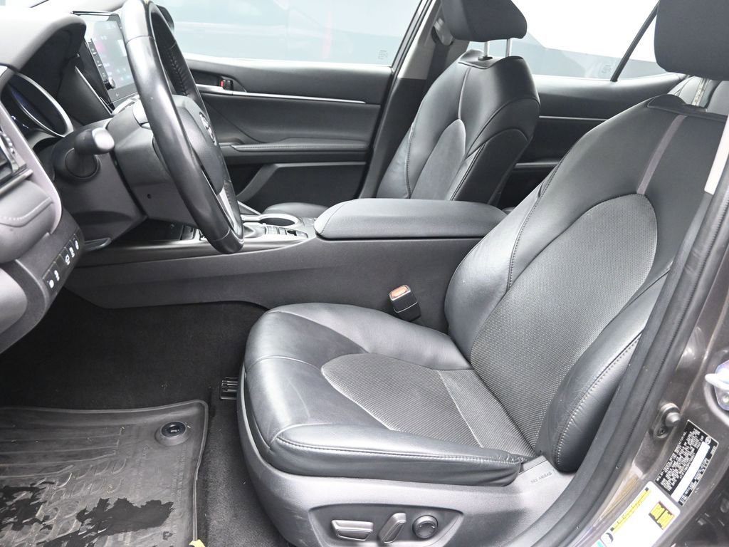 Used 2023 Toyota Camry XLE w/ Cold Weather Package image 18