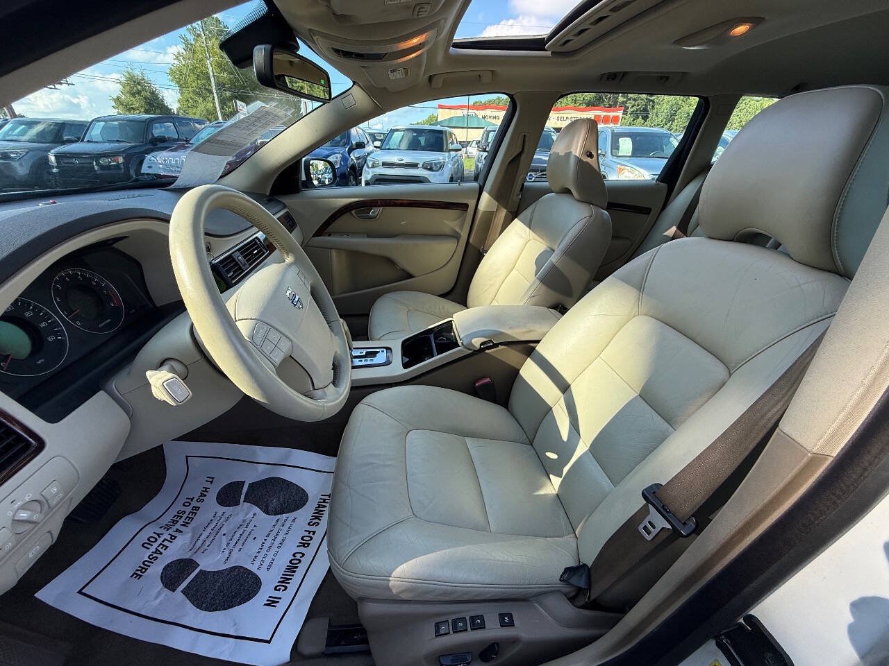 Used 2008 Volvo V70 FWD image 10