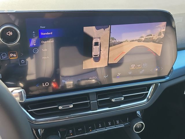 New 2026 Chevrolet Equinox EV LT w/ LPO, Blackout Package FWD image 32