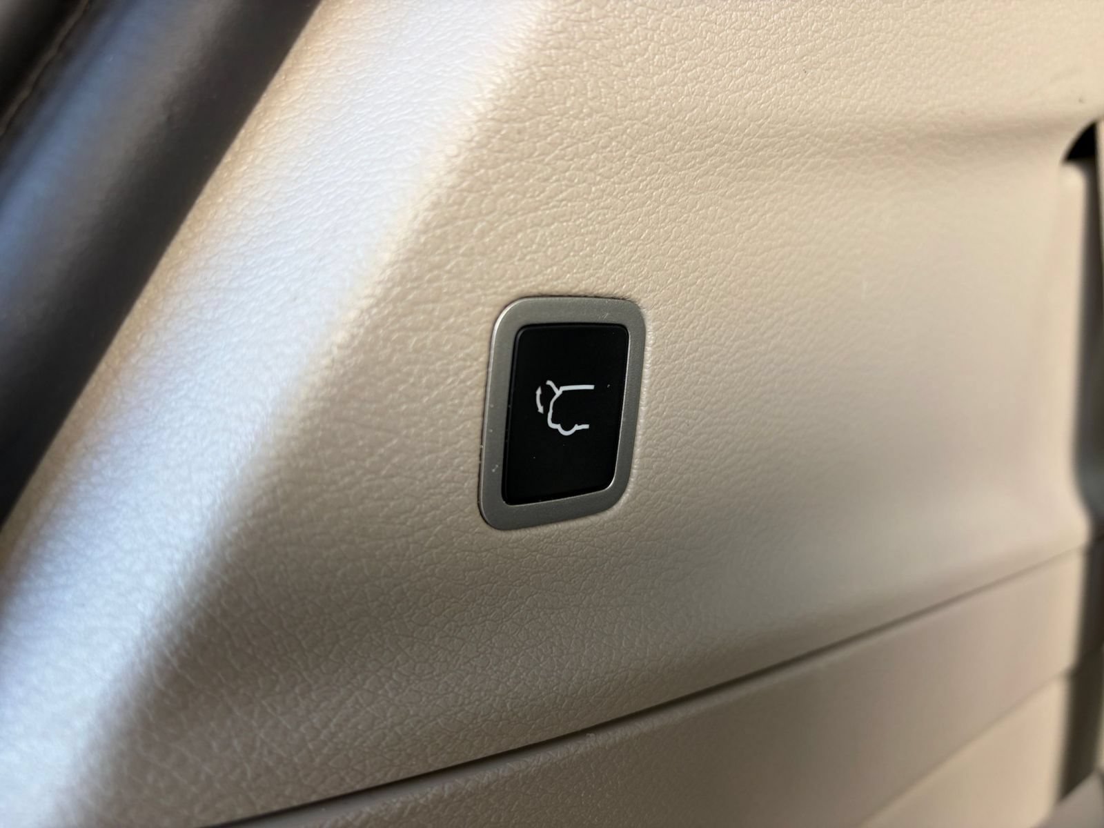 Used 2024 Chrysler Voyager LX FWD image 22