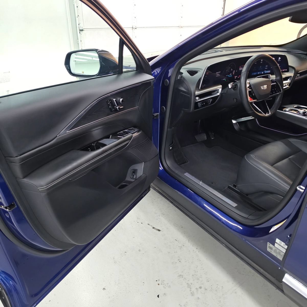 Used 2024 Cadillac Lyriq Luxury RWD image 13