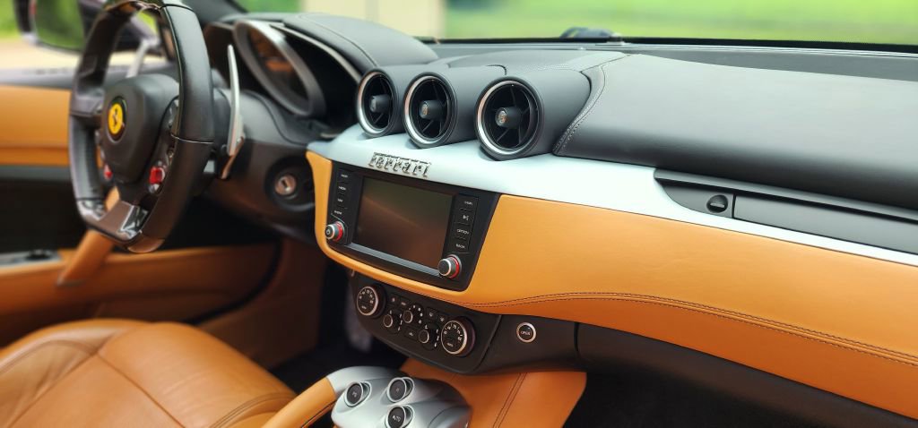 Used 2016 Ferrari FF image 10