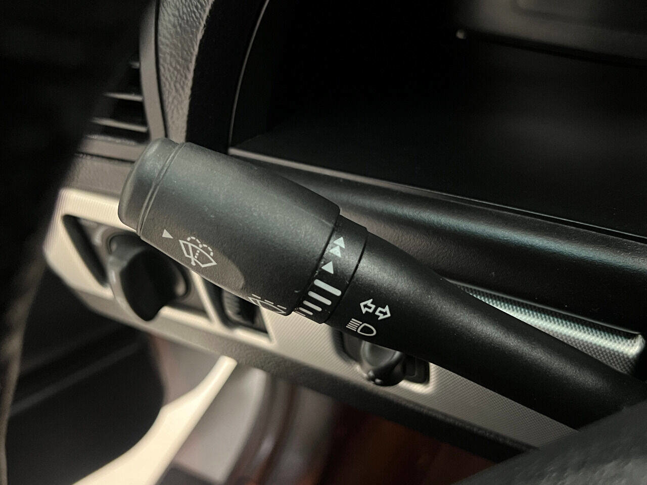 Used 2005 Ford Thunderbird Deluxe image 79