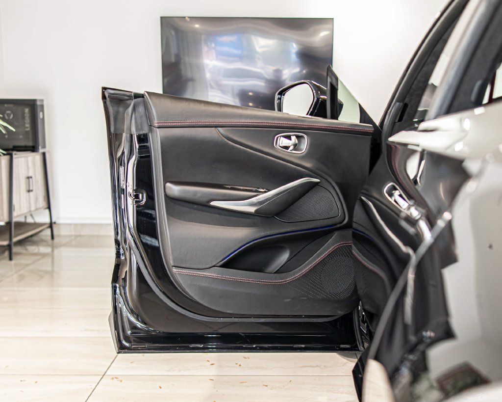 Used 2021 Aston Martin DBX AWD/4WD image 33