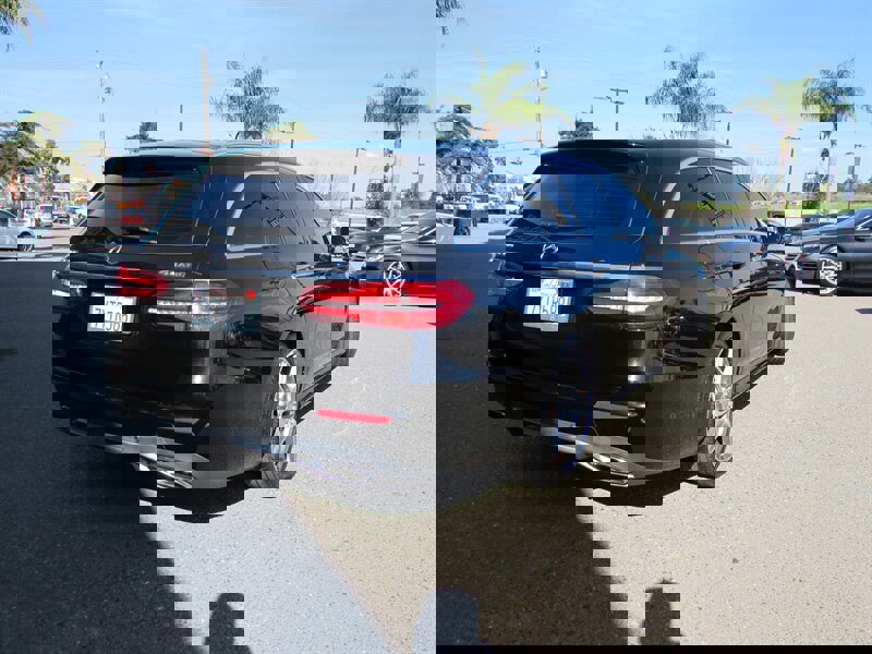 Used 2017 Mercedes-Benz E 400 4MATIC Wagon image 4