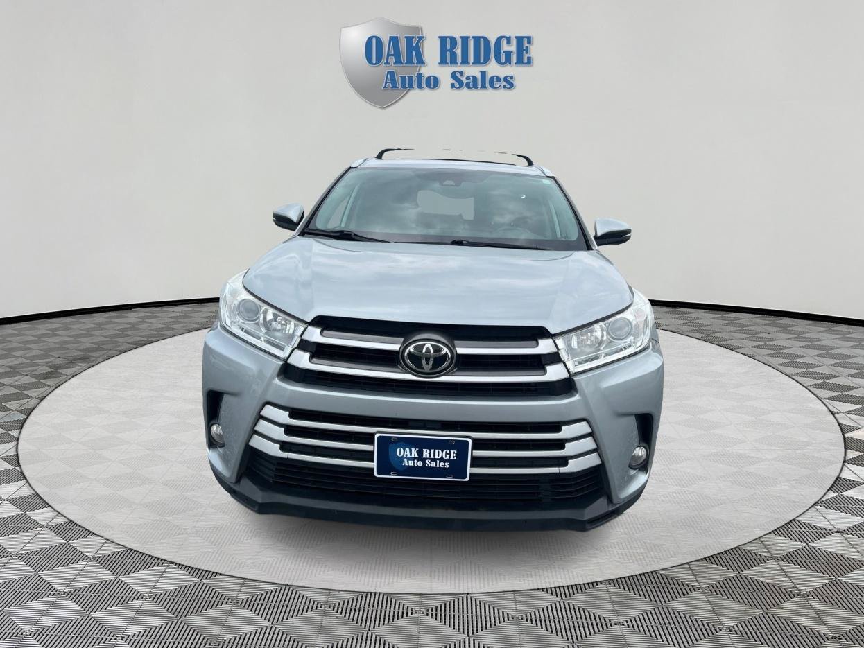 Used 2019 Toyota Highlander XLE AWD/4WD image 2