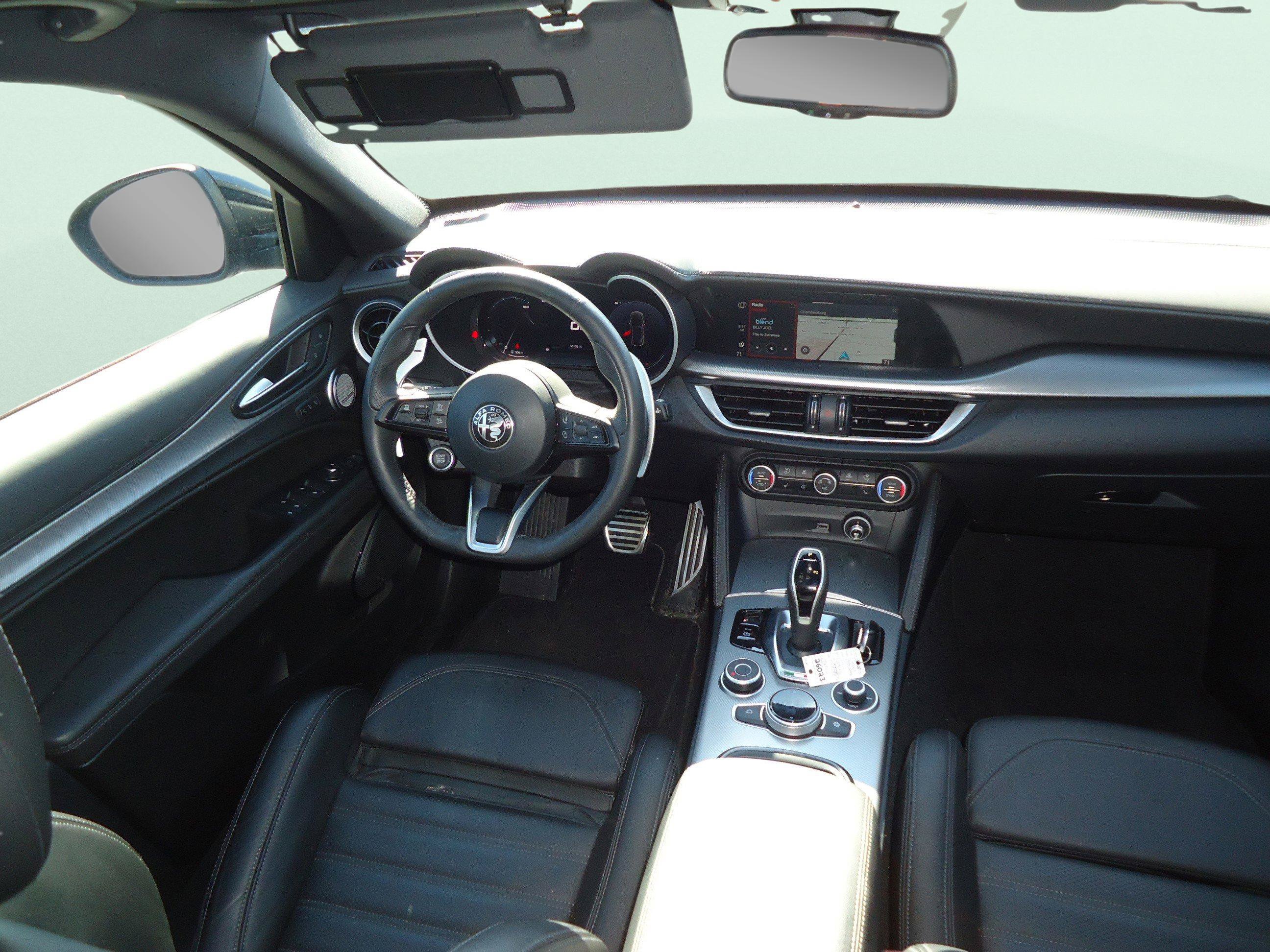 Used 2024 Alfa Romeo Stelvio Veloce AWD/4WD image 11