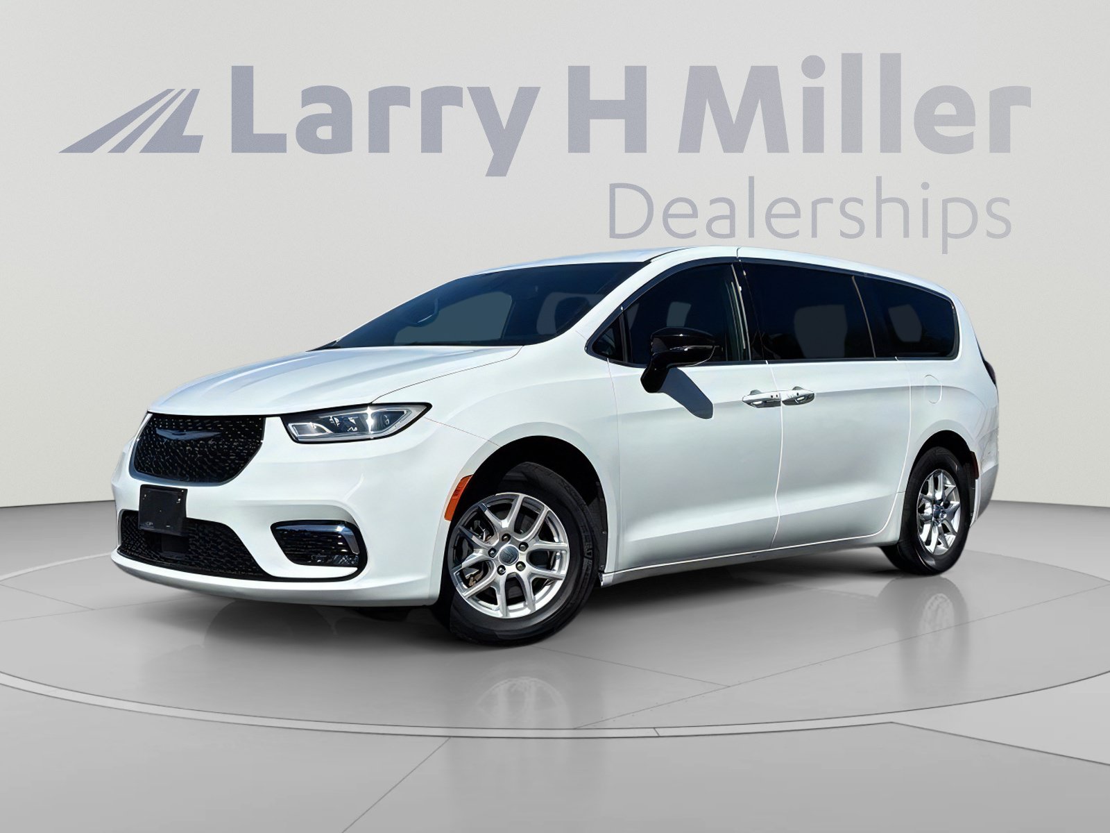 Used 2025 Chrysler Pacifica Select FWD image 1