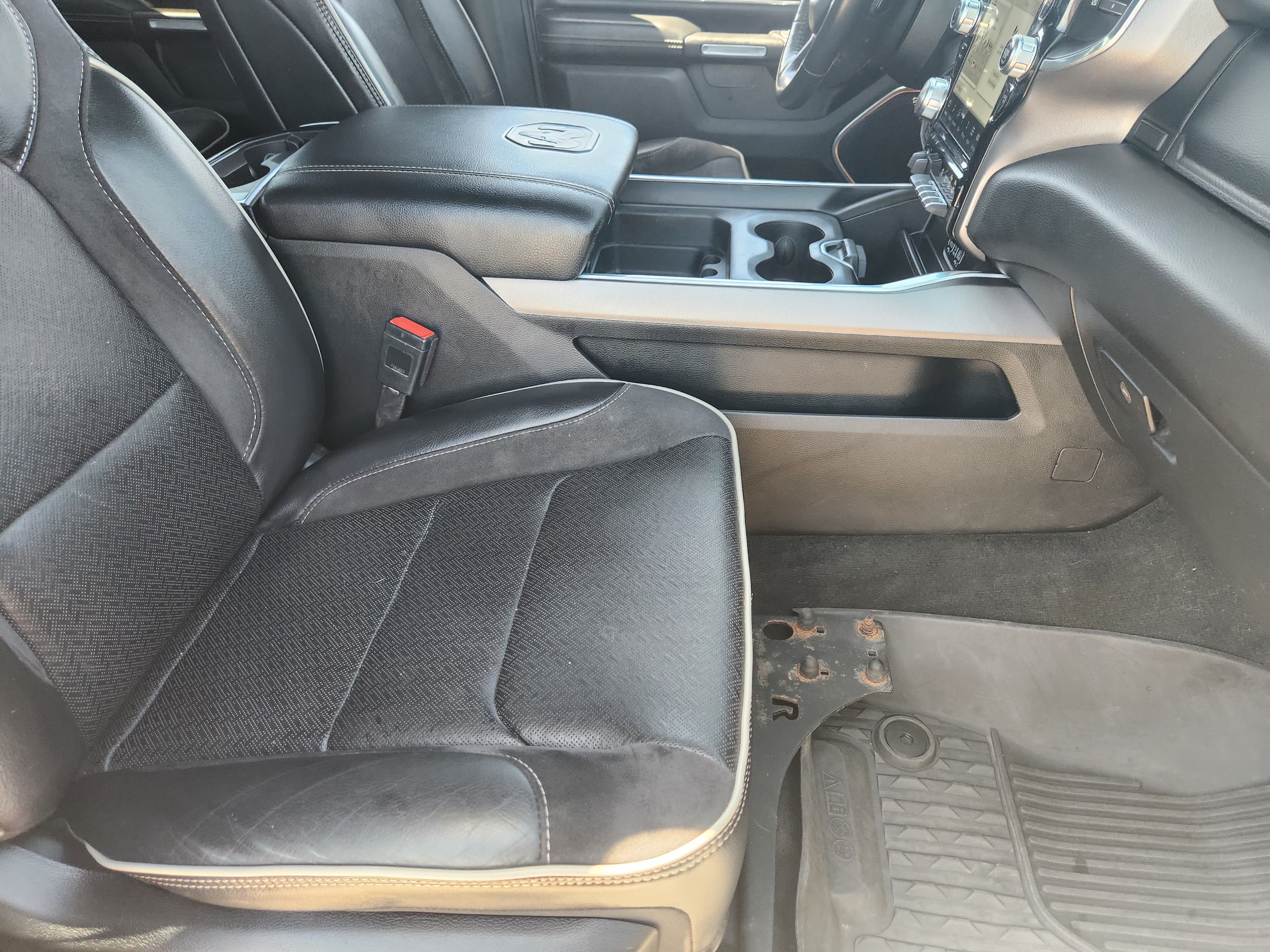 Used 2023 RAM 1500 Laramie AWD/4WD image 15