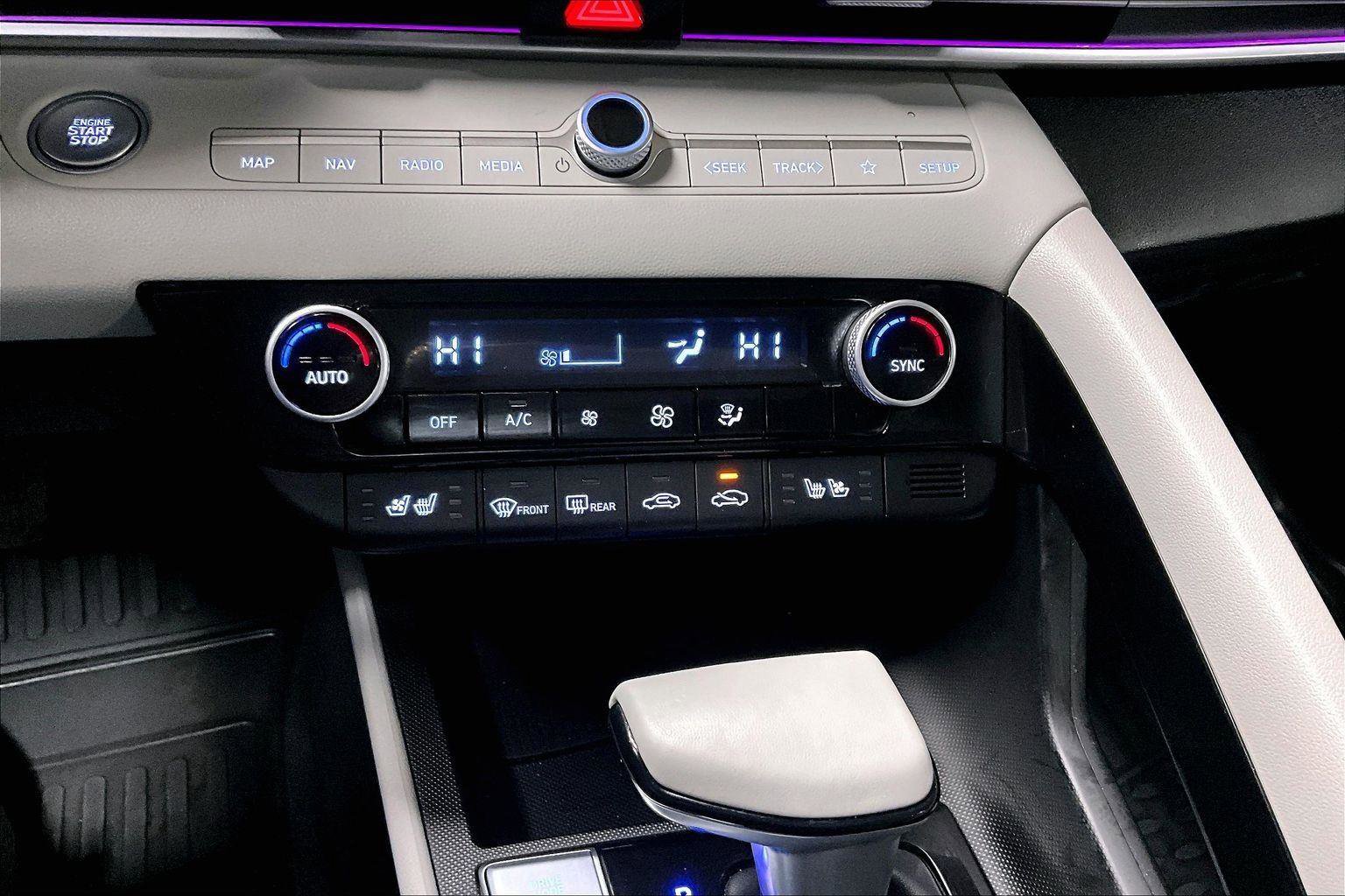 Used 2025 Hyundai Elantra Limited image 31