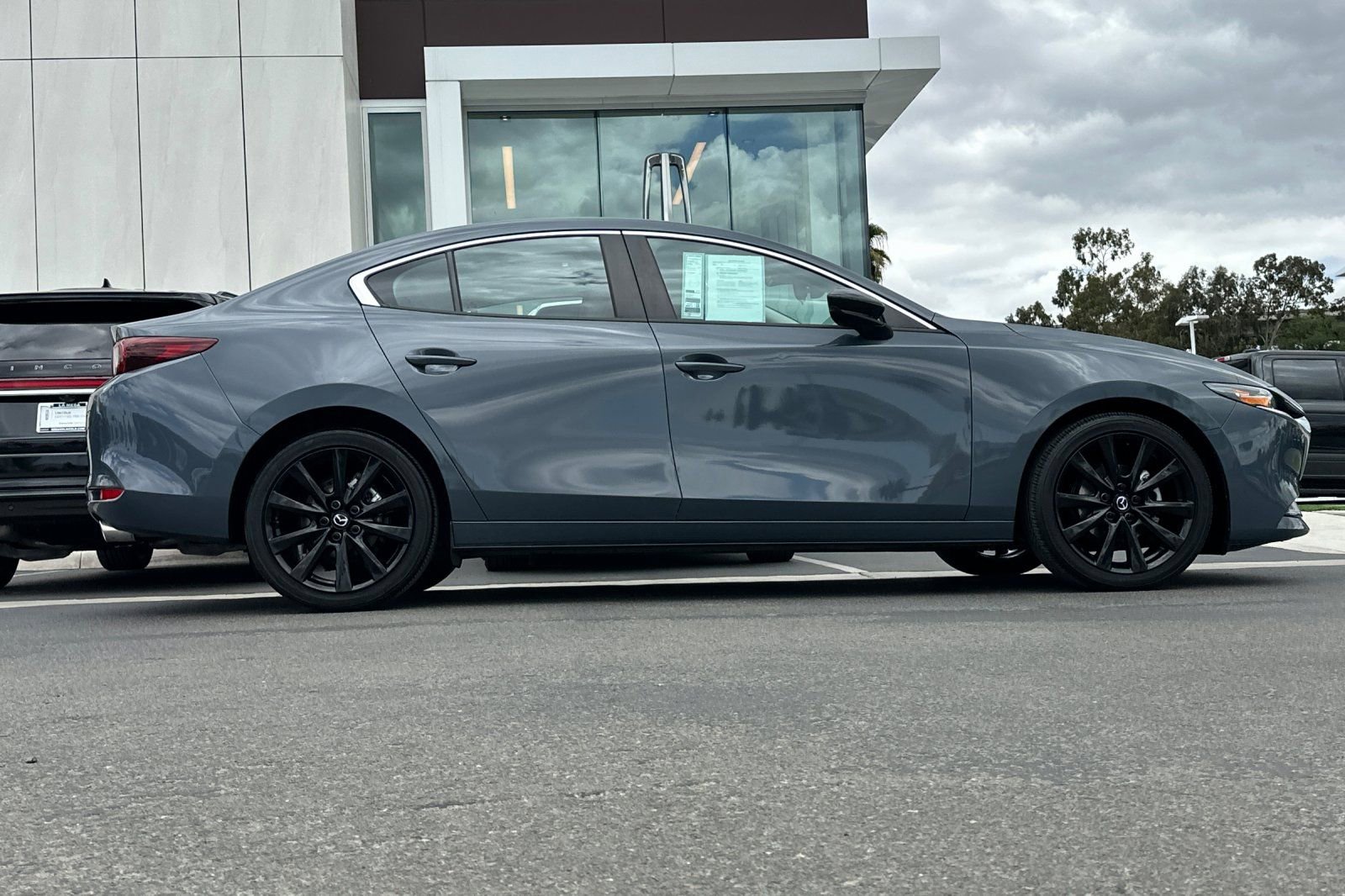 Used 2023 MAZDA MAZDA3 s FWD image 2
