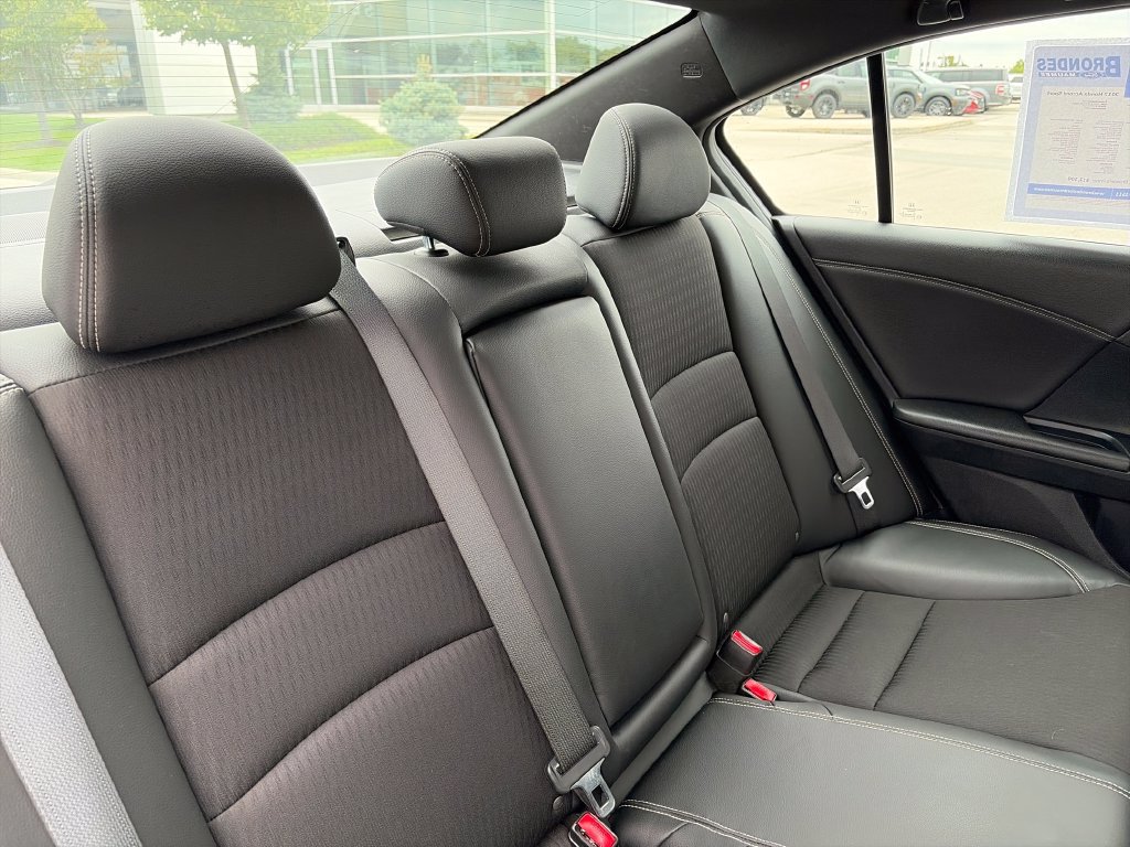 Used 2017 Honda Accord Sport image 32