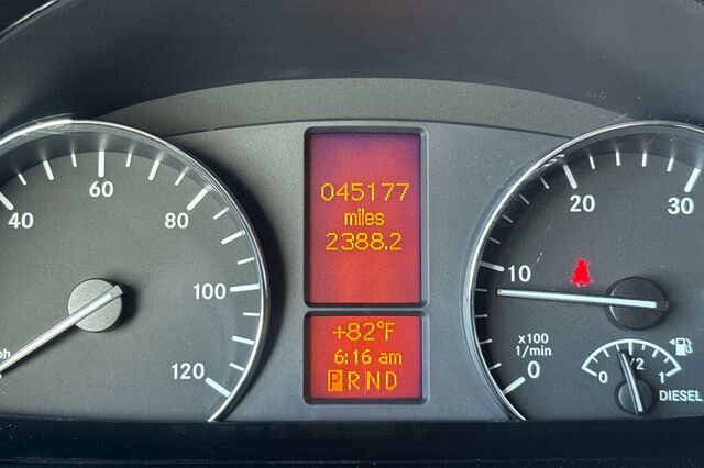 Used 2016 Mercedes-Benz Sprinter 2500 image 25