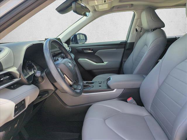 Used 2023 Toyota Highlander XLE FWD image 16