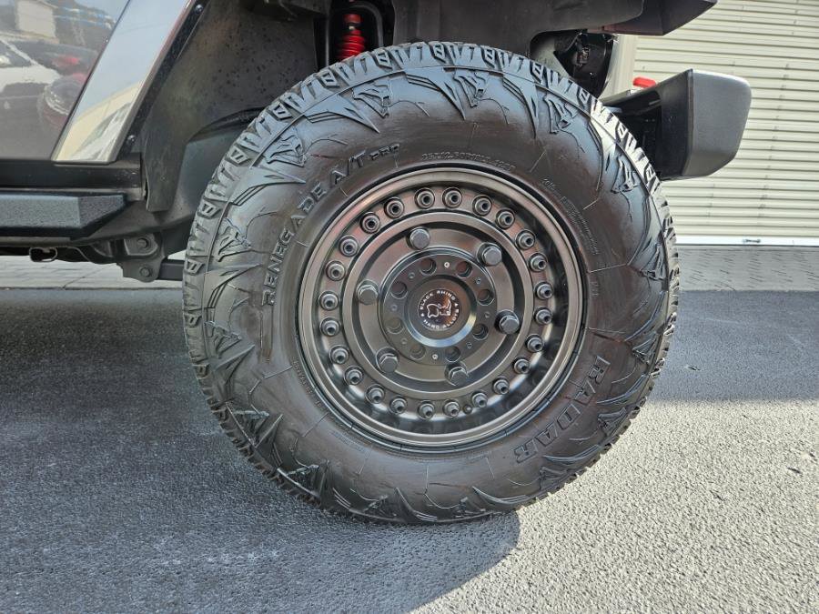 Used 2014 Jeep Wrangler Unlimited Sahara w/ Dual Top Group image 27