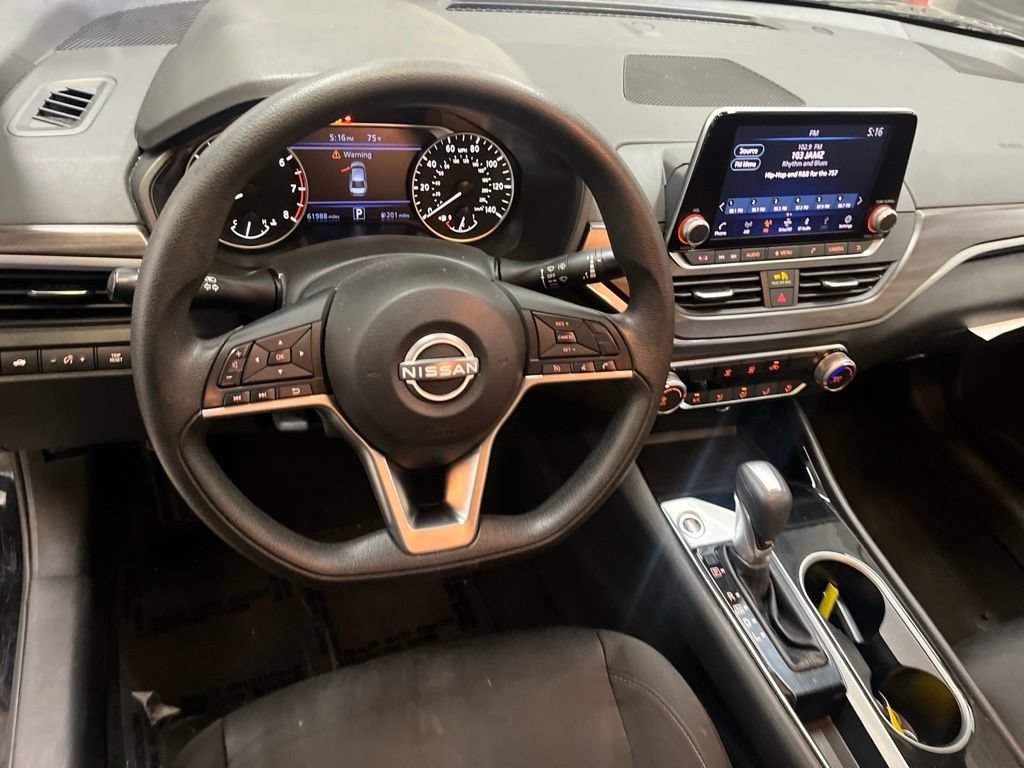 Used 2024 Nissan Altima 2.5 SV FWD image 14