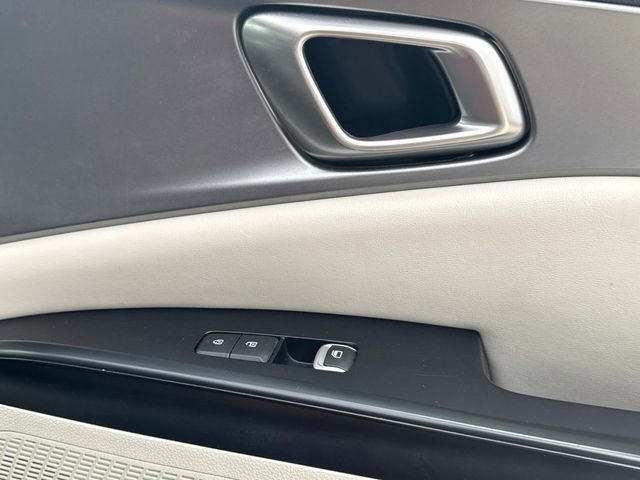 Used 2024 Kia Carnival LX image 20