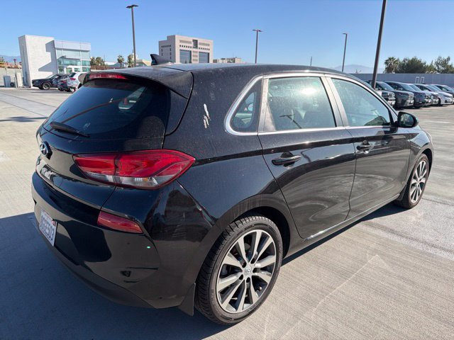 Used 2018 Hyundai Elantra GT FWD image 2