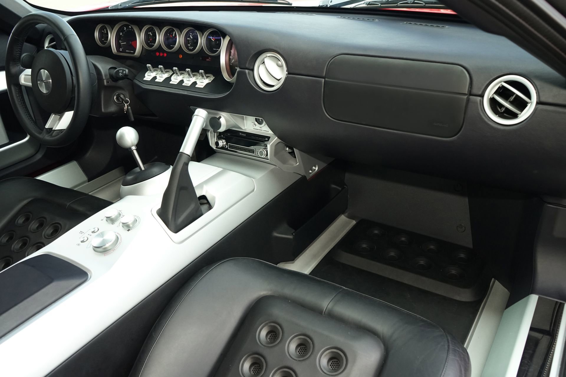 Used 2005 Ford GT image 13