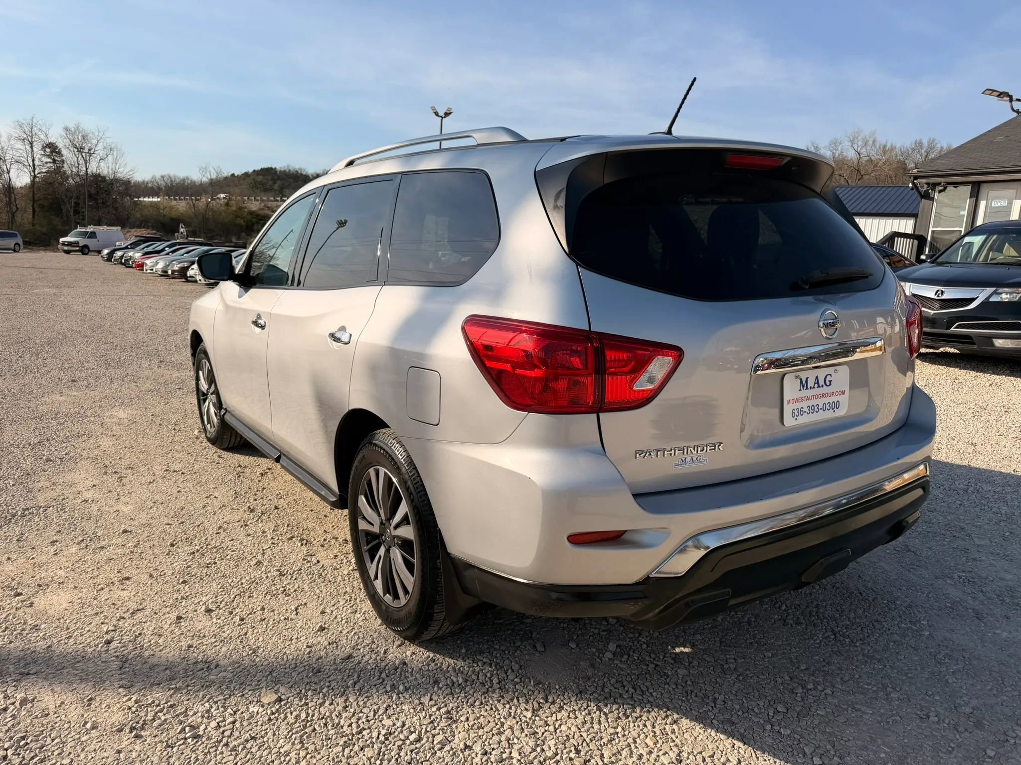 Used 2017 Nissan Pathfinder S FWD image 3