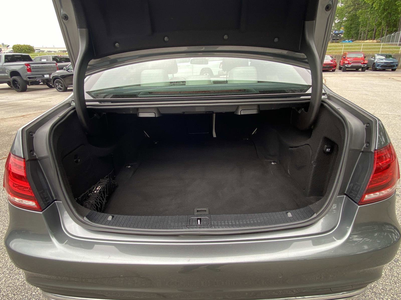 Used 2016 Mercedes-Benz E 350 Sedan image 6