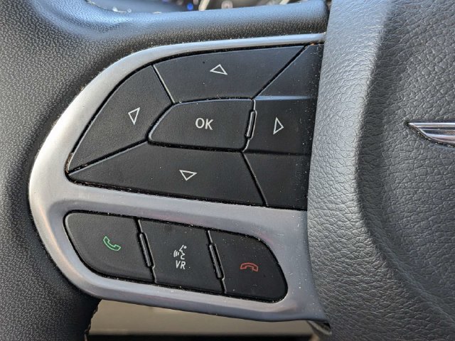 Used 2023 Chrysler Pacifica Touring-L FWD image 26