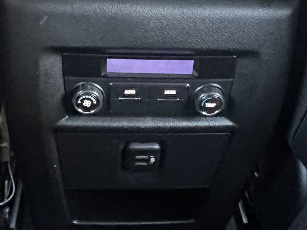 Used 2023 Chevrolet Traverse LT image 26