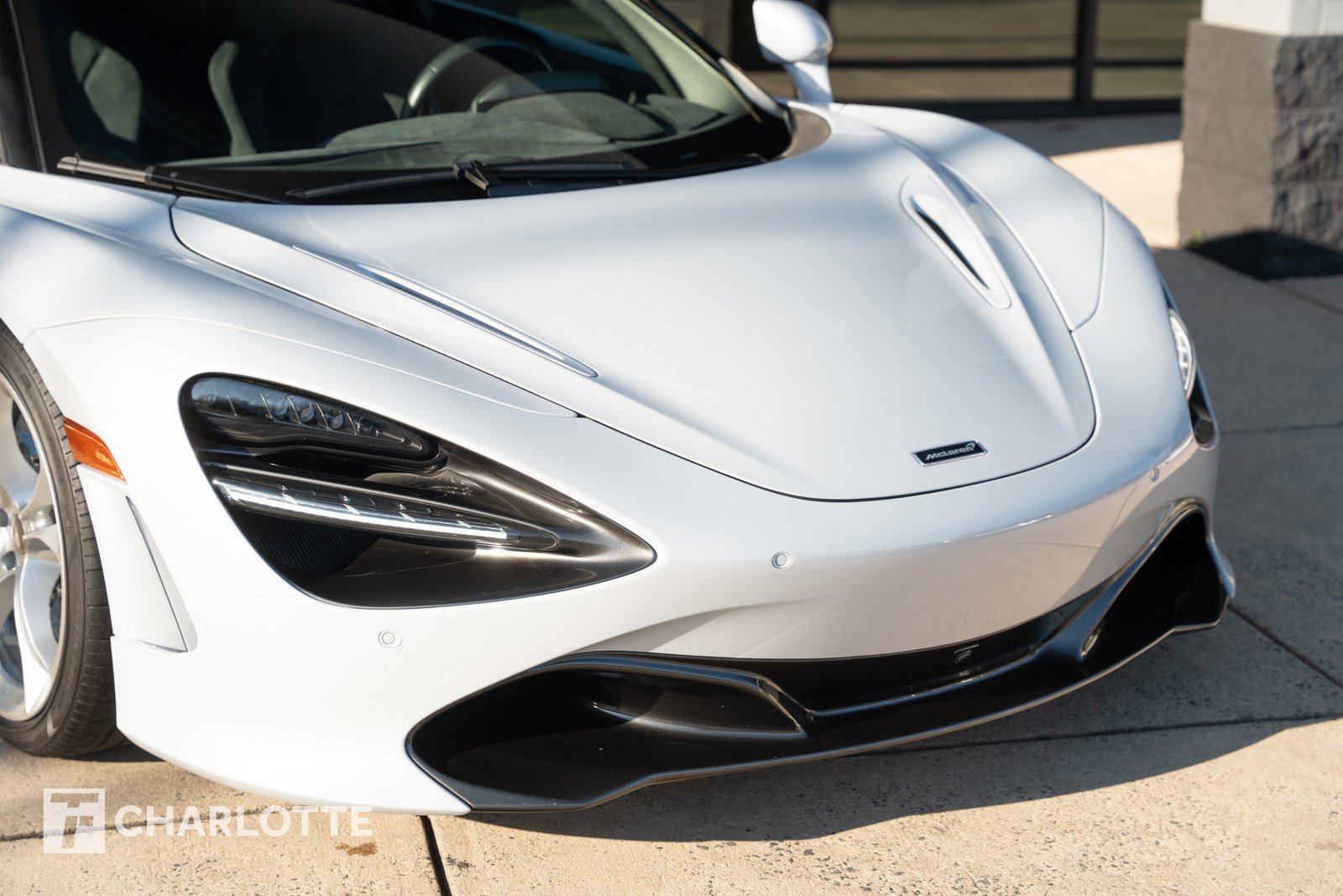 Used 2020 McLaren 720S Spider image 2