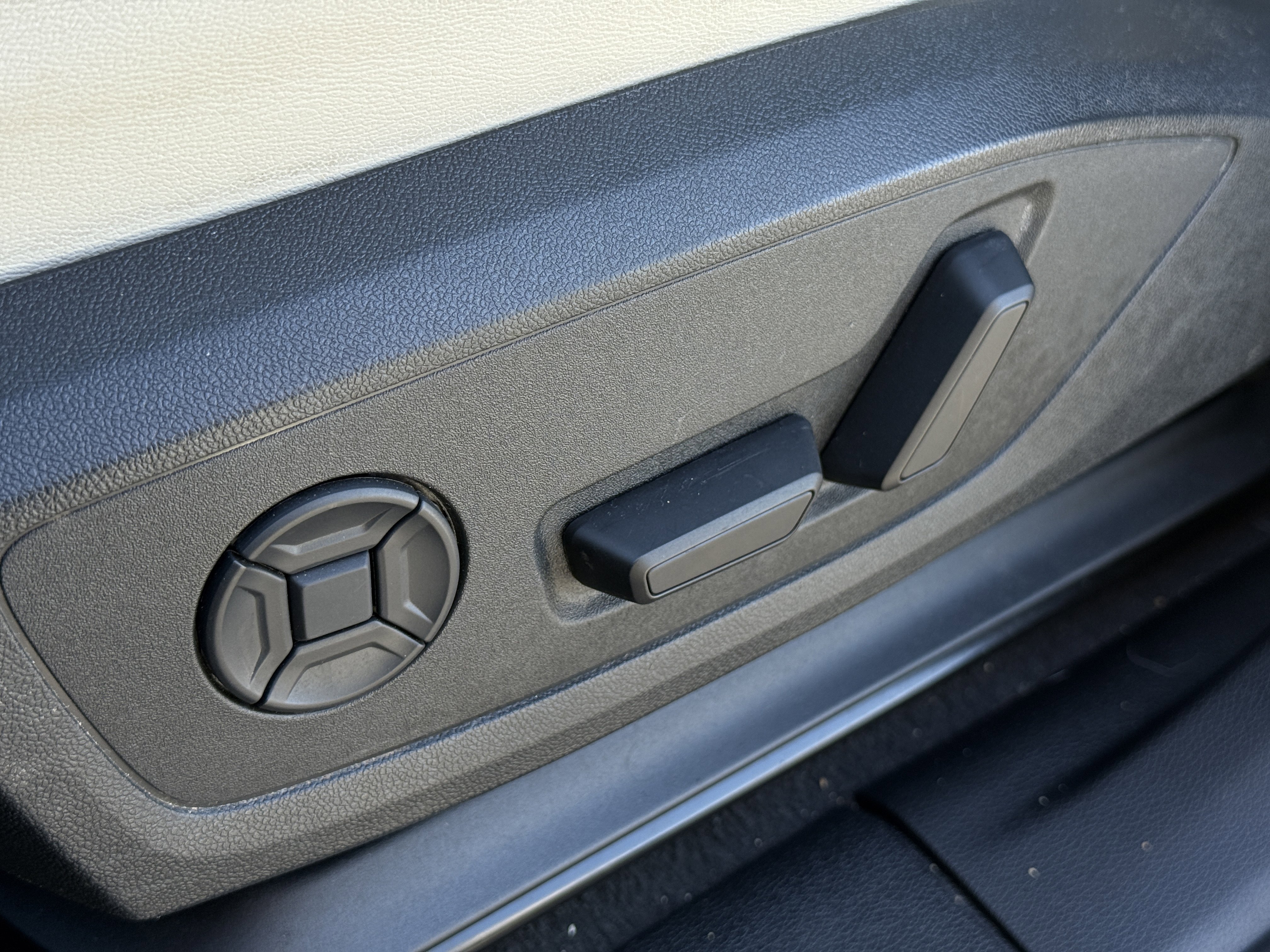 Used 2024 Audi Q3 2.0T Premium w/ Convenience Package image 47