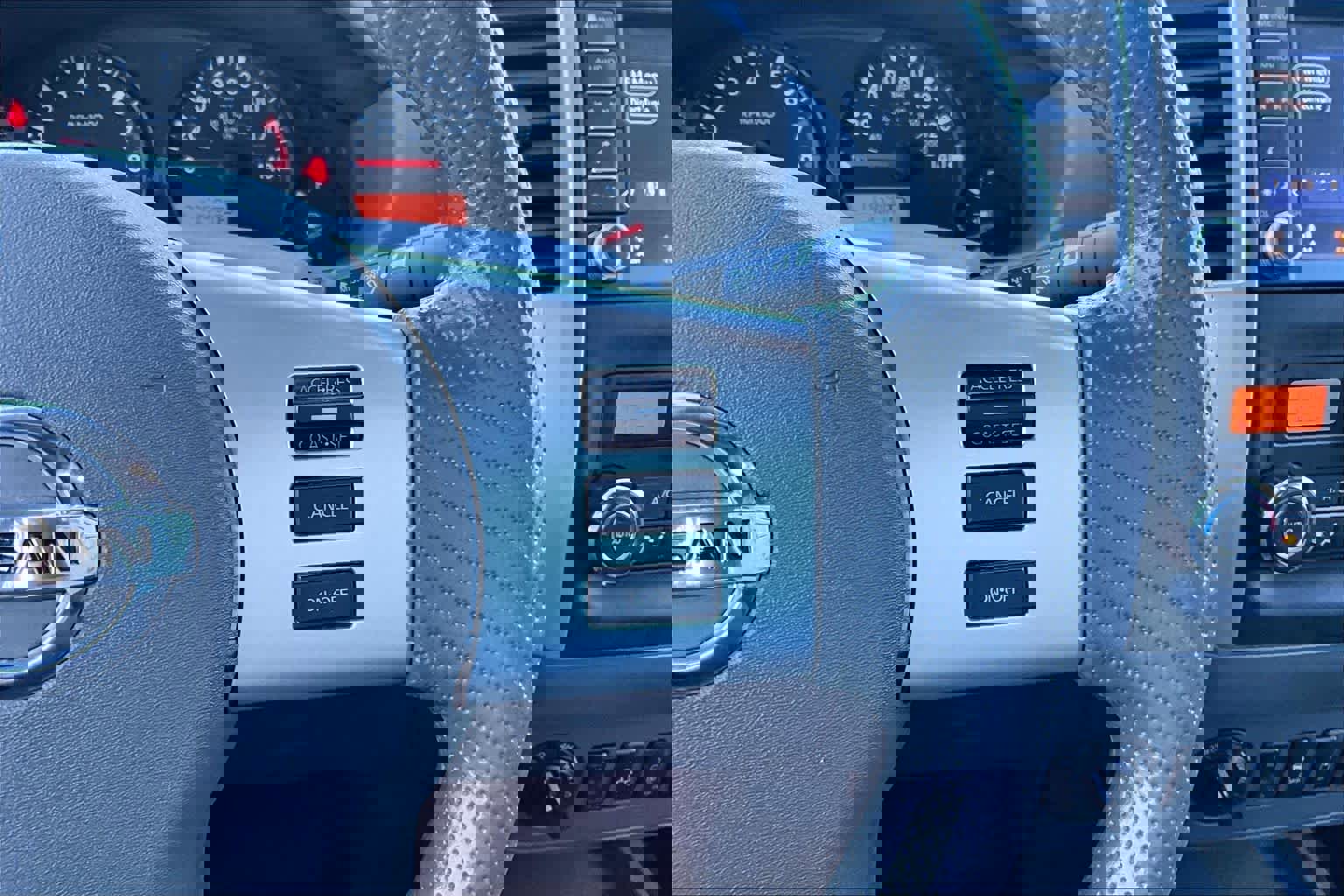 Used 2021 Nissan Frontier SV w/ Midnight Edition Floor Mats AWD/4WD image 23