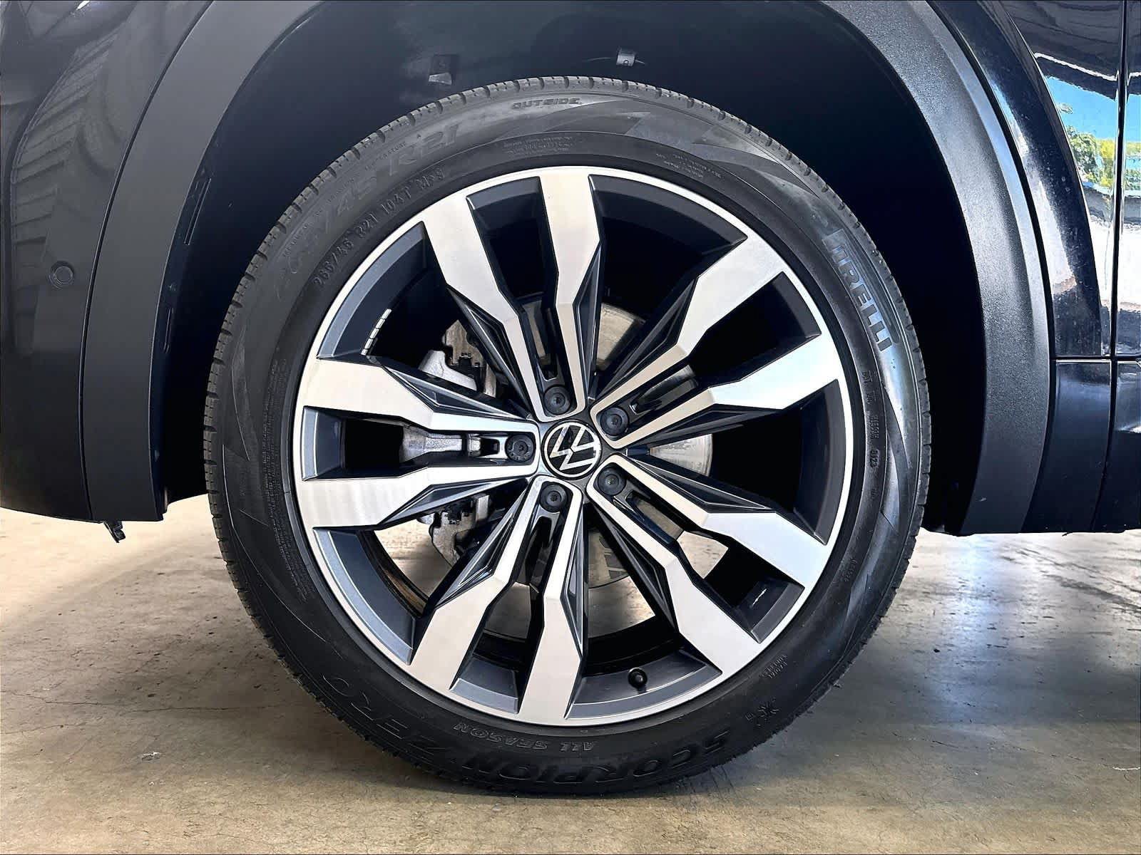 Used 2023 Volkswagen Atlas Cross Sport SEL Premium R-Line AWD/4WD image 36