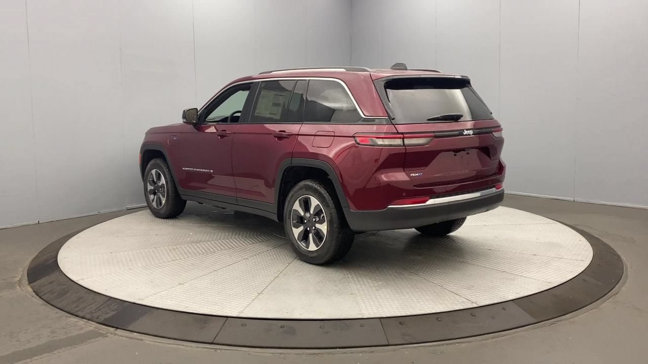 Used 2023 Jeep Grand Cherokee 4WD 4xe image 3