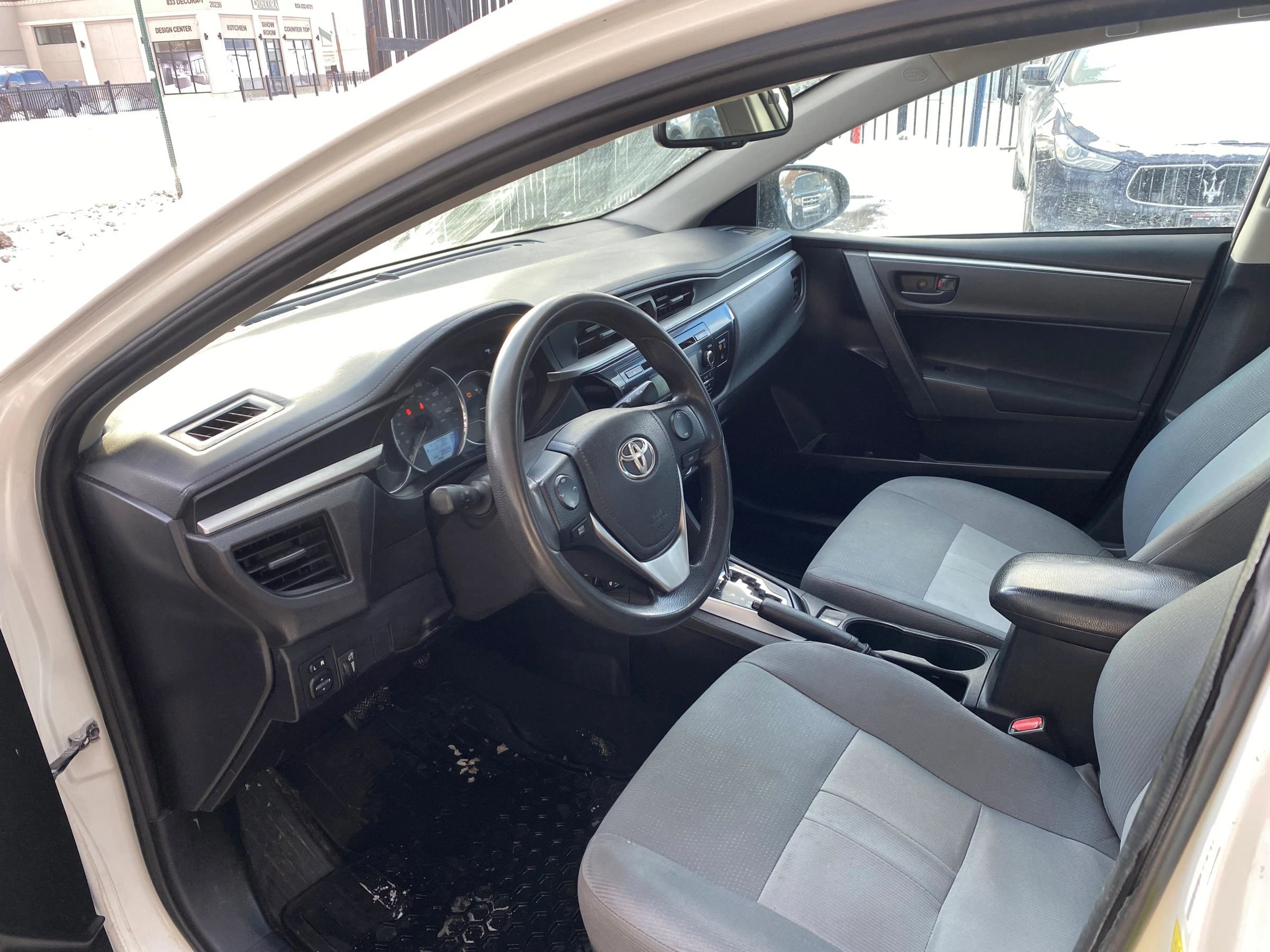 Used 2015 Toyota Corolla L image 3