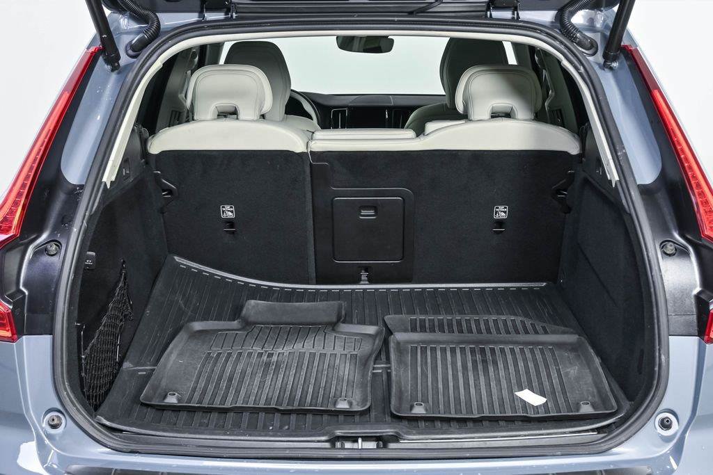 Certified 2024 Volvo XC60 T8 Plus w/ Protection Package Premier AWD/4WD image 31